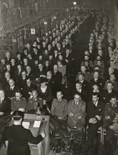 Uitreiking van de Rembrandtprijs aan Raf Verhulst, 1941. (Collectie Stad Antwerpen, Letterenhuis, tglhph7733)