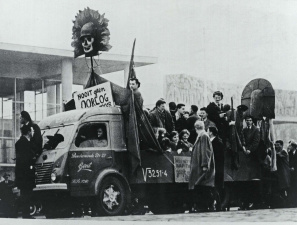 Deelname van 't Zal Wel Gaan aan een vredesmanifestie in Gent, 1965-1966. (Universiteitsbibliotheek Gent)