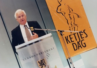 Vic Anciaux, Ketjesdag, colloquium 'Wonen in Brussel', 1997. Foto Studio Dann. (ADVN, VFA10667)