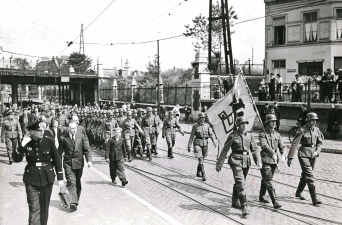 Vertrek van oostfrontvrijwilligers in de Waffen-SS, Antwerpen, 1944. (FelixArchief, sa086150)